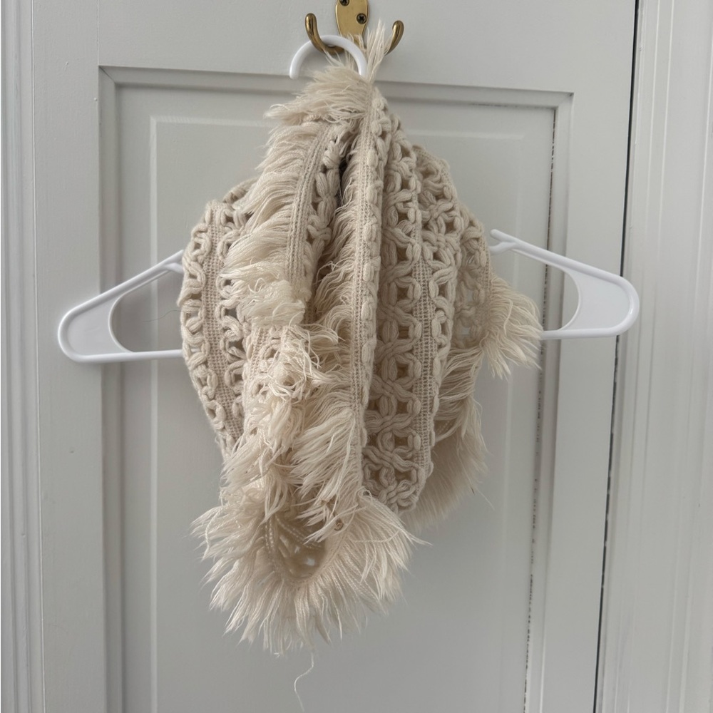 American Eagle Outfitters Ivory Knit Scarf